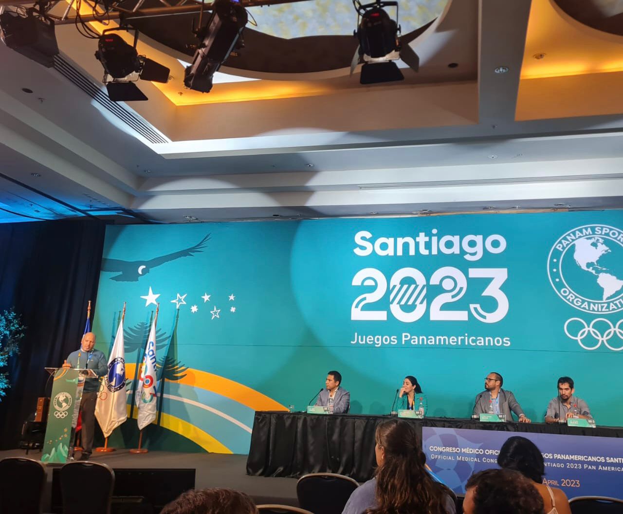 El Dr. Luis Felipe Castelli comparte sus conocimientos sobre preparación deportiva para atletas paralímpicos en el Congreso de Médico Santiago 2023